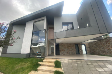 Casa à Venda no Condomínio Damha III