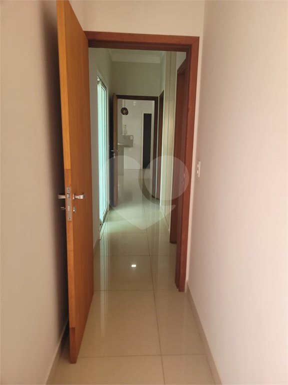 Indaiatuba- Condominio Maria Dulce-Venda e Locação - Terreno 300,00 ms - construido - 180,00 ms - Casa Terrea - 3 suites - escritório com ventilador, lavabo - cozinha com armários,forno, coifa e cooktop , ventilador - despensa - lavanderia com armarios- varanda gourmet com churrasqueira, quintal c