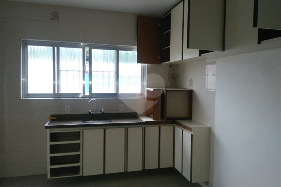 Sobrado venda ou locação HORTO com 254m2, 4 quartos, 2 sala, 2 cozinha, quintal e 3 vagas de garagem
