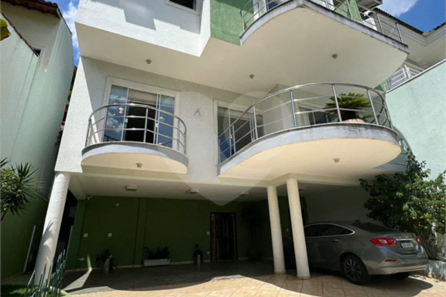Luxuoso Sobrado com 4 Suítes, Elevador e Espaço Gourmet no Tremembé
