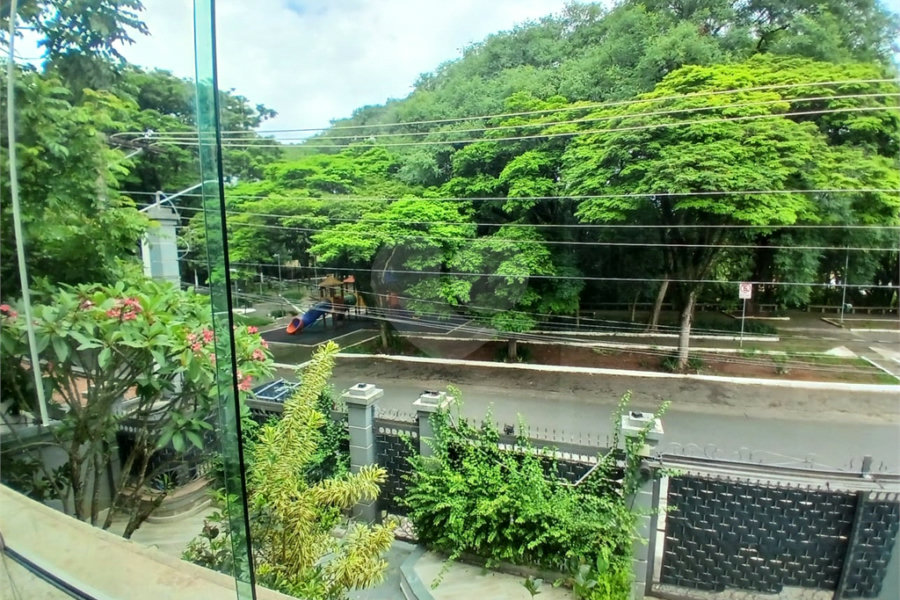 Oportunidade No Alto de Pinheiros Ótimo Sobrado com 352m² de A.C, frente para uma bela Praça.