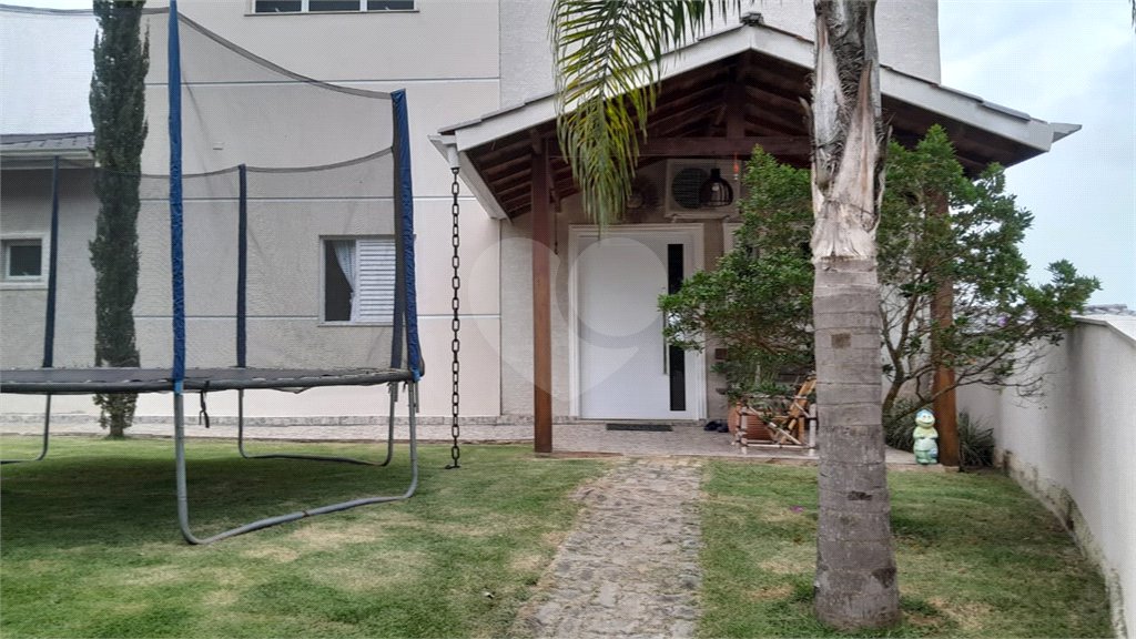 Chácara em Área Rural de Piracaia, com casa principal + 4 kitnets alugadas, excelente localização
