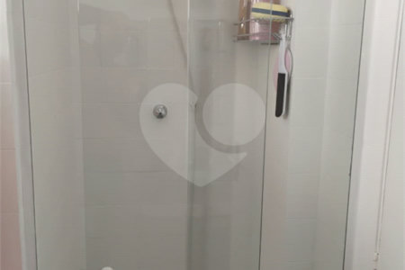 Vende-se apartamento no Jardim Aeroporto com 03 dormitórios