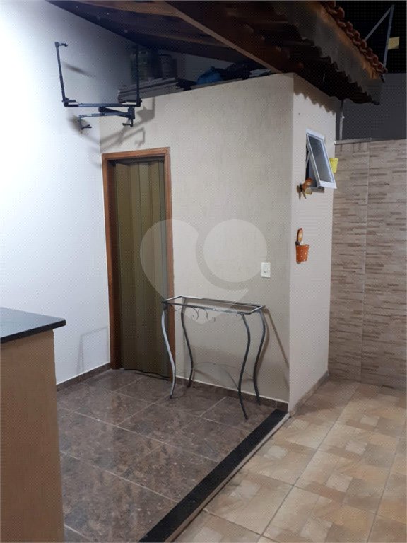 Casa térrea no Jardim Hikari para venda.