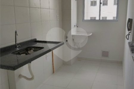 Apartamento no Condomínio Parque dos Manacás.