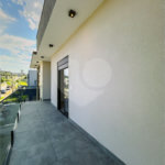 Indaiatuba - Condomínio Milano - Sobrado - 350 m² de terreno - 240 m² de área construída - 4 vagas de garagem, sendo 2 cobertas - Salas de estar e jantar integradas - 3 suítes com closet e varanda no pavimento superior - Escritório no térreo - Espaço gourmet com churrasqueira - Banheiro externo
