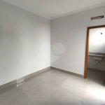 Casa térrea no Condomínio Terras de San Pedro , localizado em Bonfim Paulista/SP.