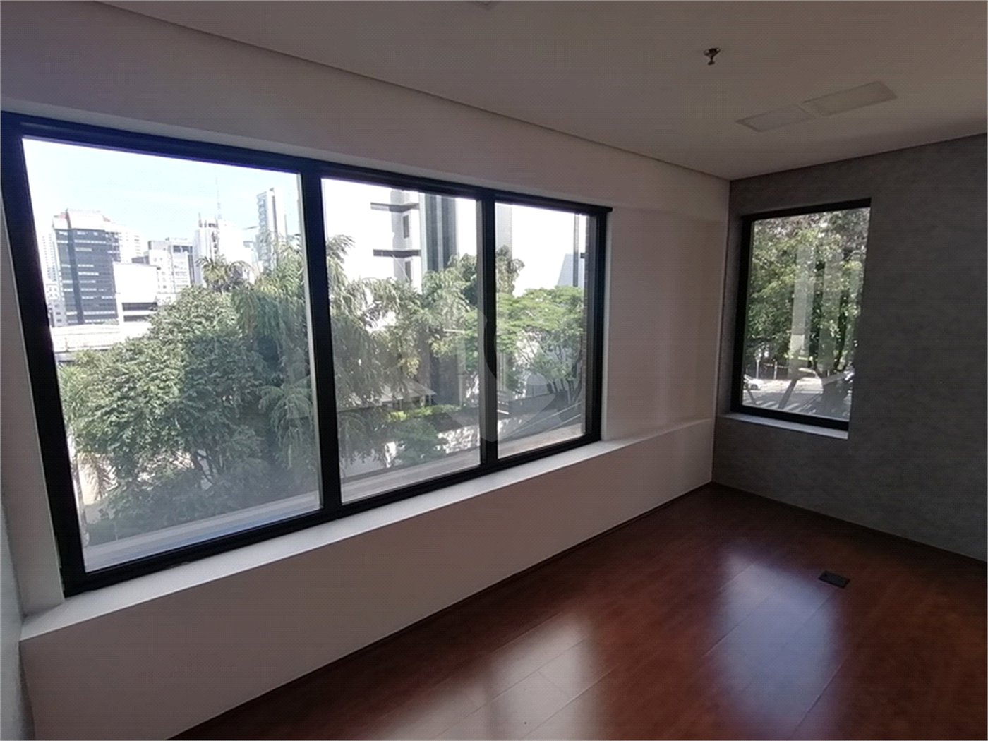 SALA COMERCIAL TOP, VENDA OU LOCAÇÃO, METRÔ VERGUEIRO COM 28,76m2