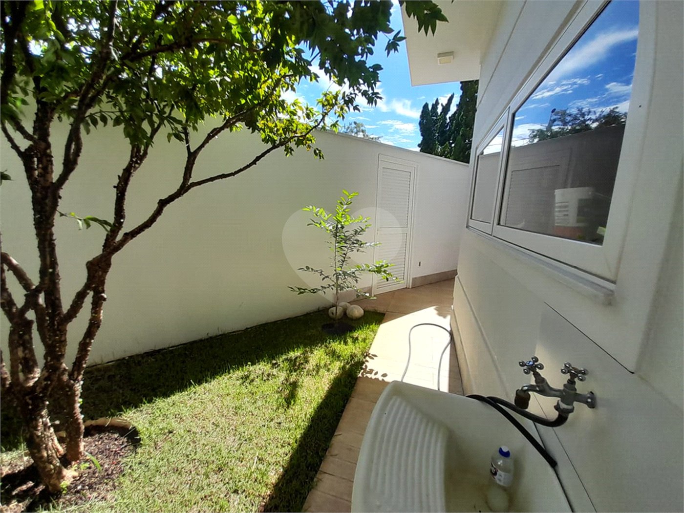 Casa à Venda no Condomínio Damha III – Elegância e Conforto para sua Família