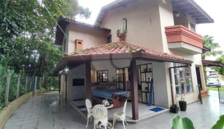 Casa à venda com 4 quartos, sendo 2 suítes,  em Riviera de São Lourenço, Bertioga, SP