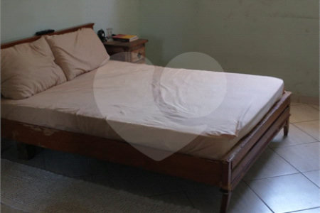 Sobrado com 101m², 2 dormitórios, sendo 2 suítes, 2 vagas, à venda na Vila Ema.