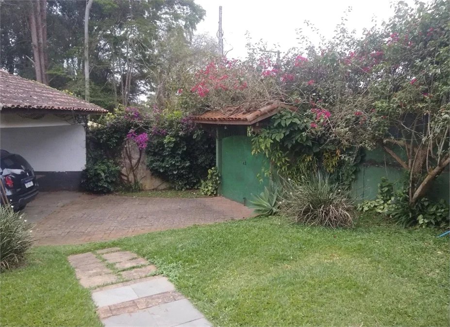 Excelente oportunidade de venda em condomínio fechado.