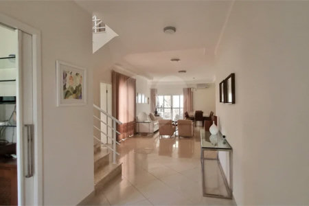 Lindo sobrado com 4 suites e piscina à venda, 365m², por R$ 2.450.000,00 no condomínio Villa Suiça, em Indaiatuba/SP.