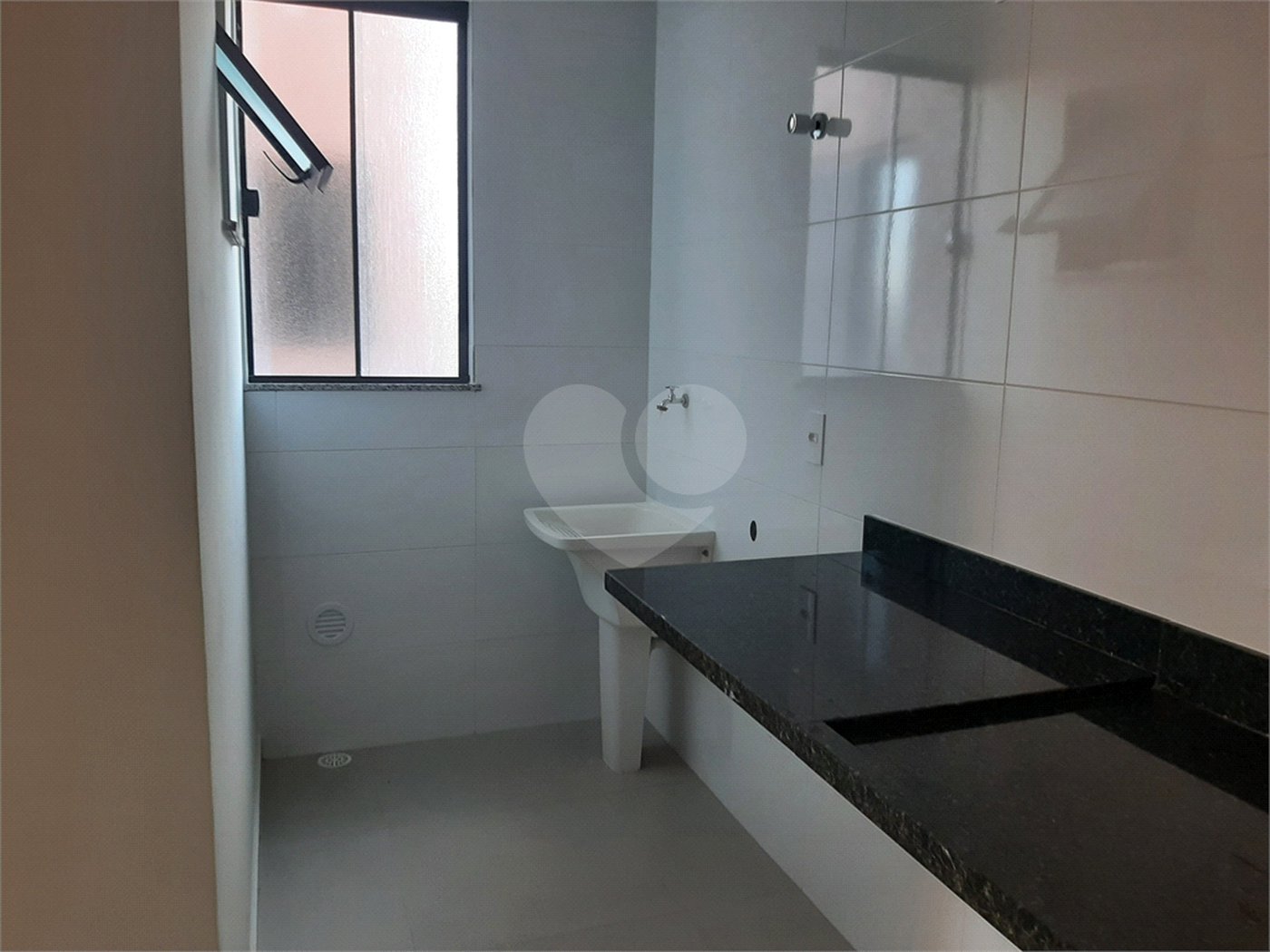 Apartamento com 37m2, 2 quartos, banheiro, sala, cozinha, COM vaga