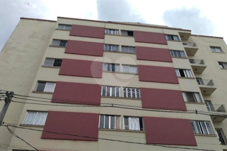 Apartamento com três dormitórios no Bom Retiro.