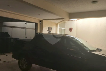 Sobrado com 224m² , 3 dormitórios , sendo 2 suítes , 3 vagas de garagem , 7 banheiros , à venda na Vila Scarpelli em Santo André.