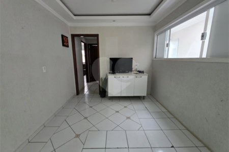 Casa térrea à venda no Douradinho com 2 quartos e edícula com mais dois quartos e 2 banheiros.