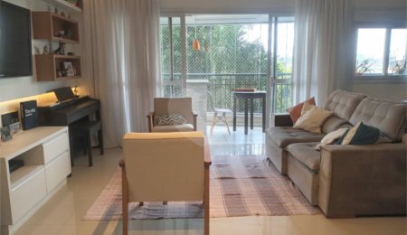 Apartamento 3 dormitórios, região do Campo Belo. Condomínio com laser completo.