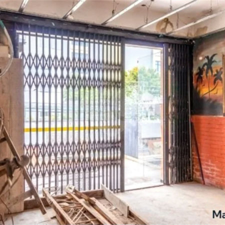 Casa em processo de reforma, com 208m², 2 dormitórios, 8 vagas, à venda no Tatuapé.