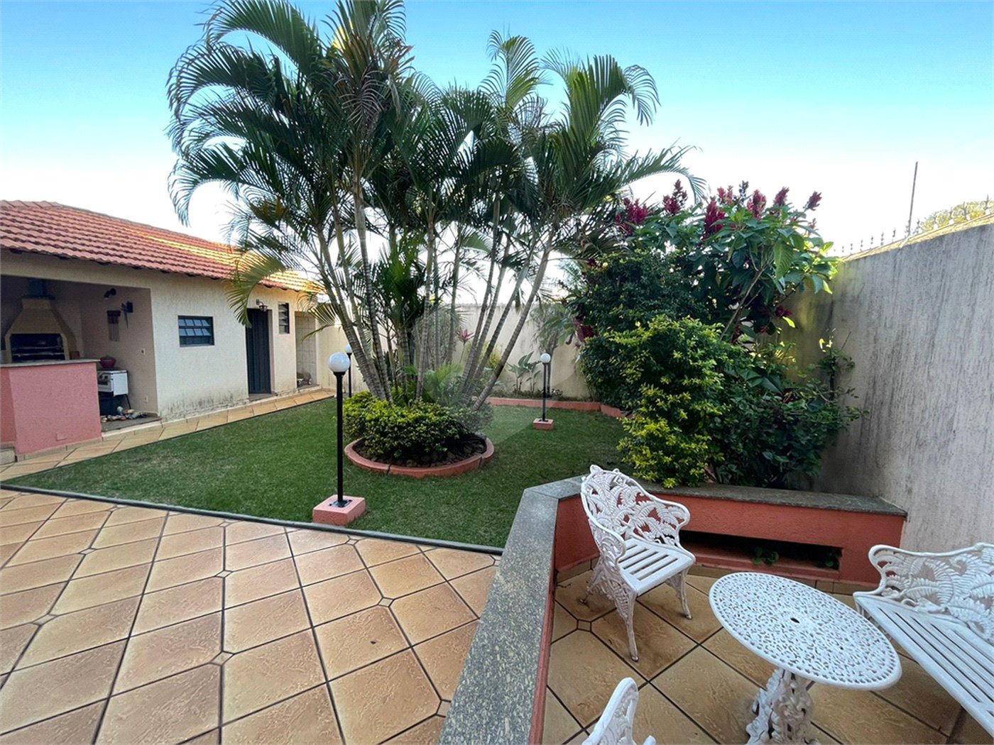 Excelente casa no Parque Santa Marta.