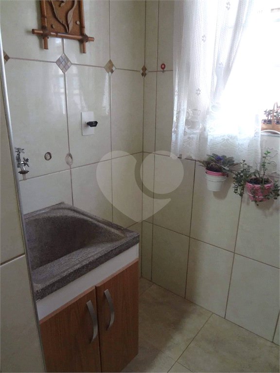 Apartamento no Condomínio Residencial Ipê I .