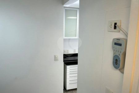Sala Comercial ideal para clinicas e próximo ao metrô.