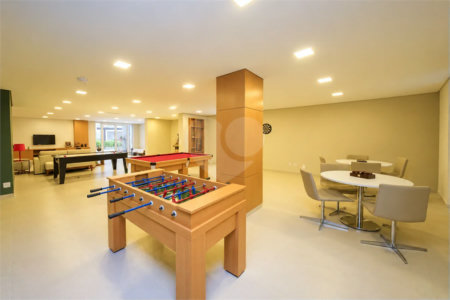 Apartamento de 127 m² em andar alto, com vista livre, 3 suítes planejadas, sacada gourmet envidraçada, 2 vagas e lazer completo, próximo ao Shopping Golden Square e à Avenida Kennedy.