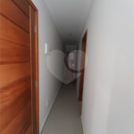 Apartamento COBERTURA com 66m2, 3 quartos, banheiro, sala, cozinha, quintal e 1 vaga