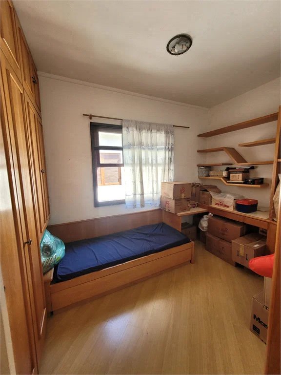 Sobrado à venda 3 quartos, 1 suíte e 2 vagas na Granja Viana