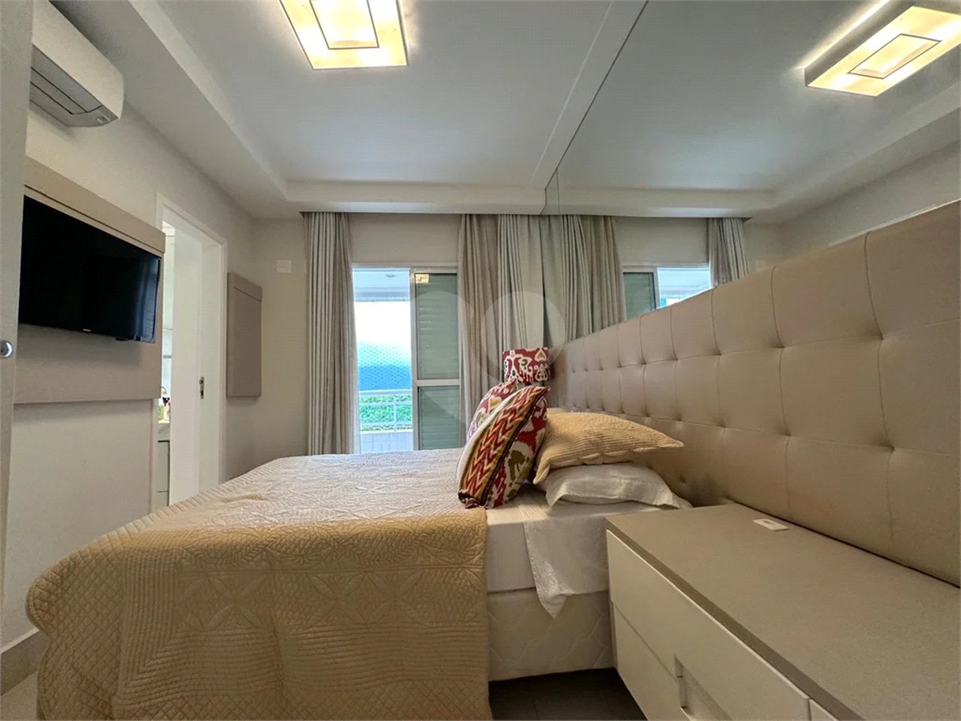 Apartamento à venda com 3 quartos, sendo 2 suítes,  em Riviera de São Lourenço, Bertioga, SP