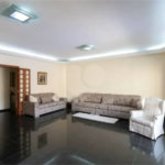 Casa com 3 dormitórios sendo 3 suítes com 03 vagas de garagem.
