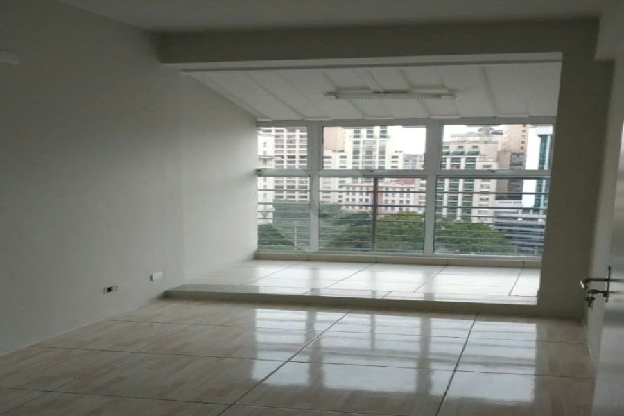 Ótima sala para escritório com 37 m², possui 2 ambientes.