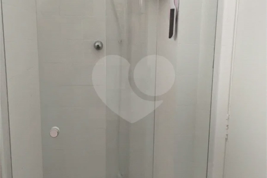 Vende-se apartamento no Jardim Aeroporto com 03 dormitórios