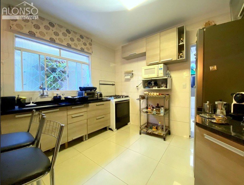 Sobrado à venda com 3 quartos, sendo 1 suíte, em Jardim Sarah, São Paulo - SP