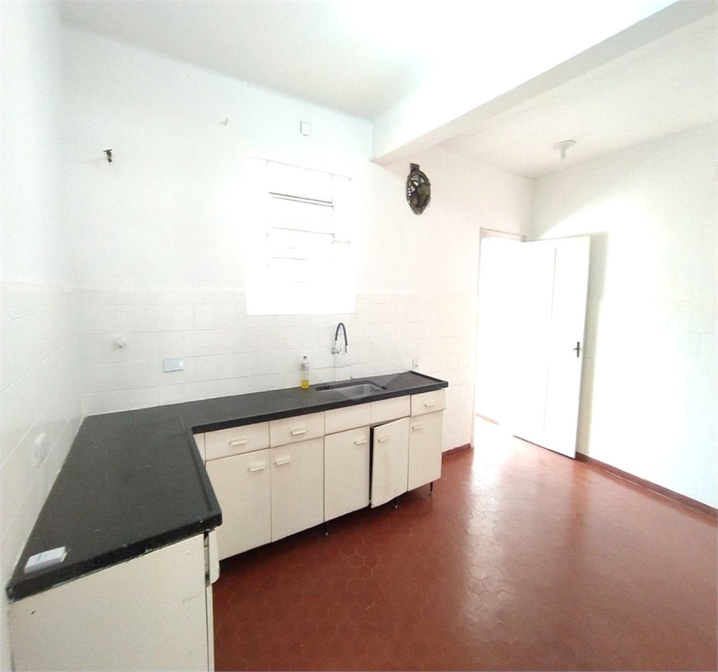 SOBRADO DE 100 M² COM 03 DORMITÓRIOS, VAGA E QUINTAL PARA LOCAÇÃO (OU VENDA) NO JARDIM DO COLEGIO-SANTANA