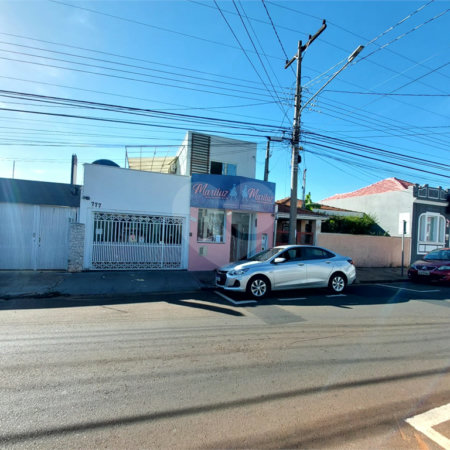 Casa residencial com ponto comercial a venda no Centro