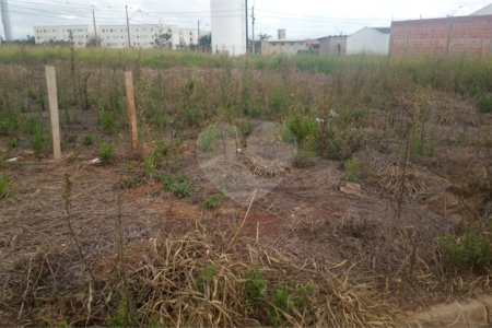 Lote no Jardim do Bosque, aceita financiamento ou aquisição de terreno e construção