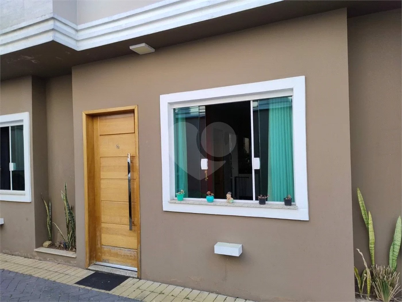 Vende-se Sobrado com 2 Suítes em Condomínio Fechado – Vila Ré