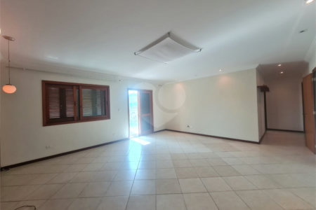 Casa à venda com 3 suítes em Interlagos, São Paulo, SP