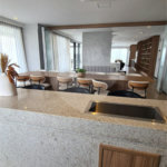 Charme, conforto e vista livre na Vila Clementino – 98 m² com pé-direito duplo!