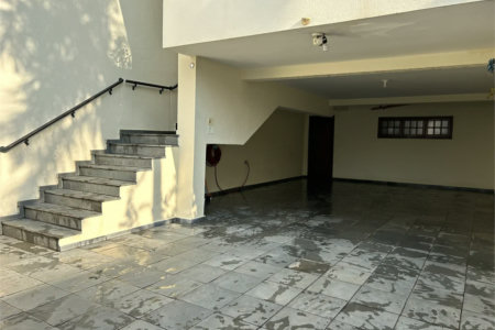 Sobrado à venda com 197m², 3 quartos, sendo 1 suíte, piscina próximo ao metrô Vila Sônia