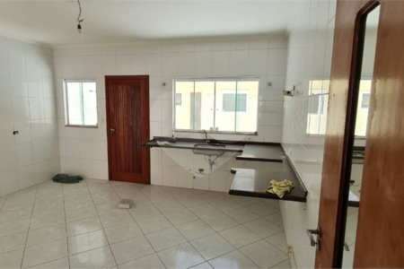 Sobrado a venda no Ipiranga de 220m² com 4 suítes e 2 vagas.Estuda permuta.