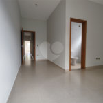 Casa térrea em Atibaia com 3 suítes, sala 2 ambientes, 2 vagas garagem, excelente localização, pronta para morar