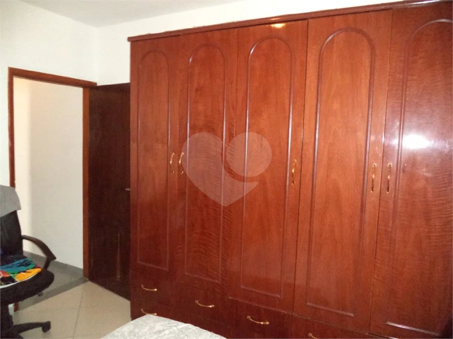 4 dormitórios, suíte no térreo e 2 vagas no Jardim Peri, próximo ao Horto Florestal!