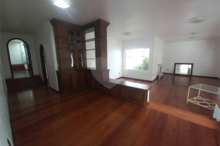 Casa térrea no Condomínio Faber I.