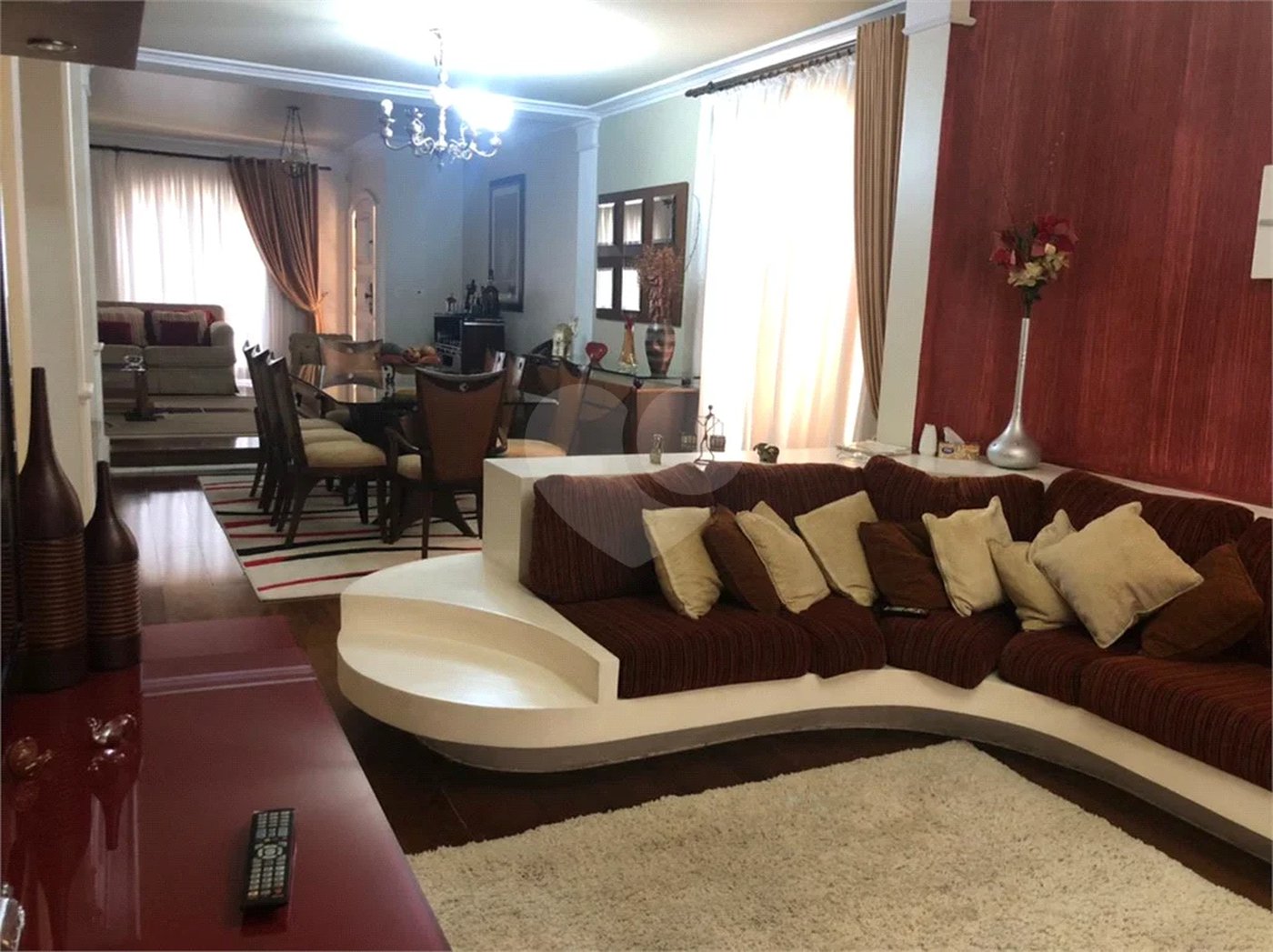 Sobrado com 363m² à venda no Alto da Moóca - 3 suítes e 6 vagas.