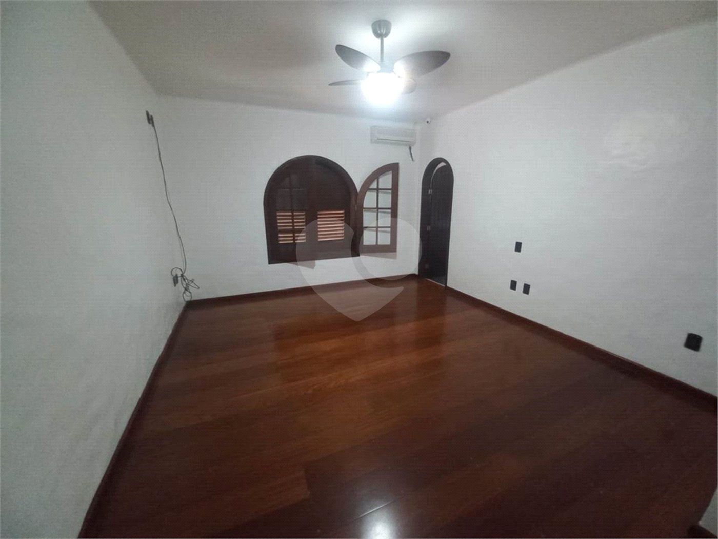 Casa térrea no Condomínio Faber I.