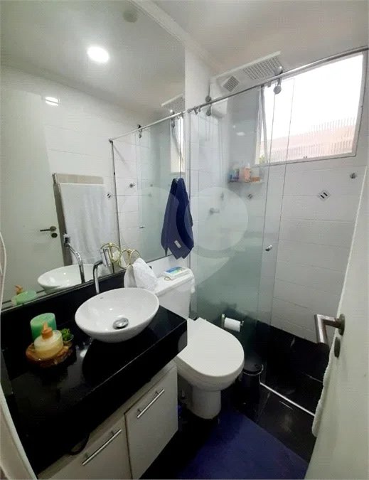 Apartamento com 2 quartos e 1 banheiro