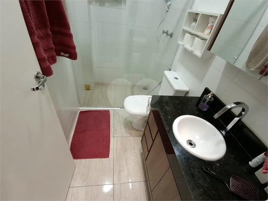 Casa à venda com 3 quartos, sendo 1 suíte, no condomínio Vila Arnoni, São Paulo - SP