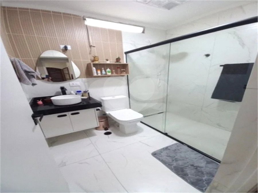 Casa de 85m2 com 3 dormitórios e 2 vagas de garagem localizado no Bosque da Saúde
